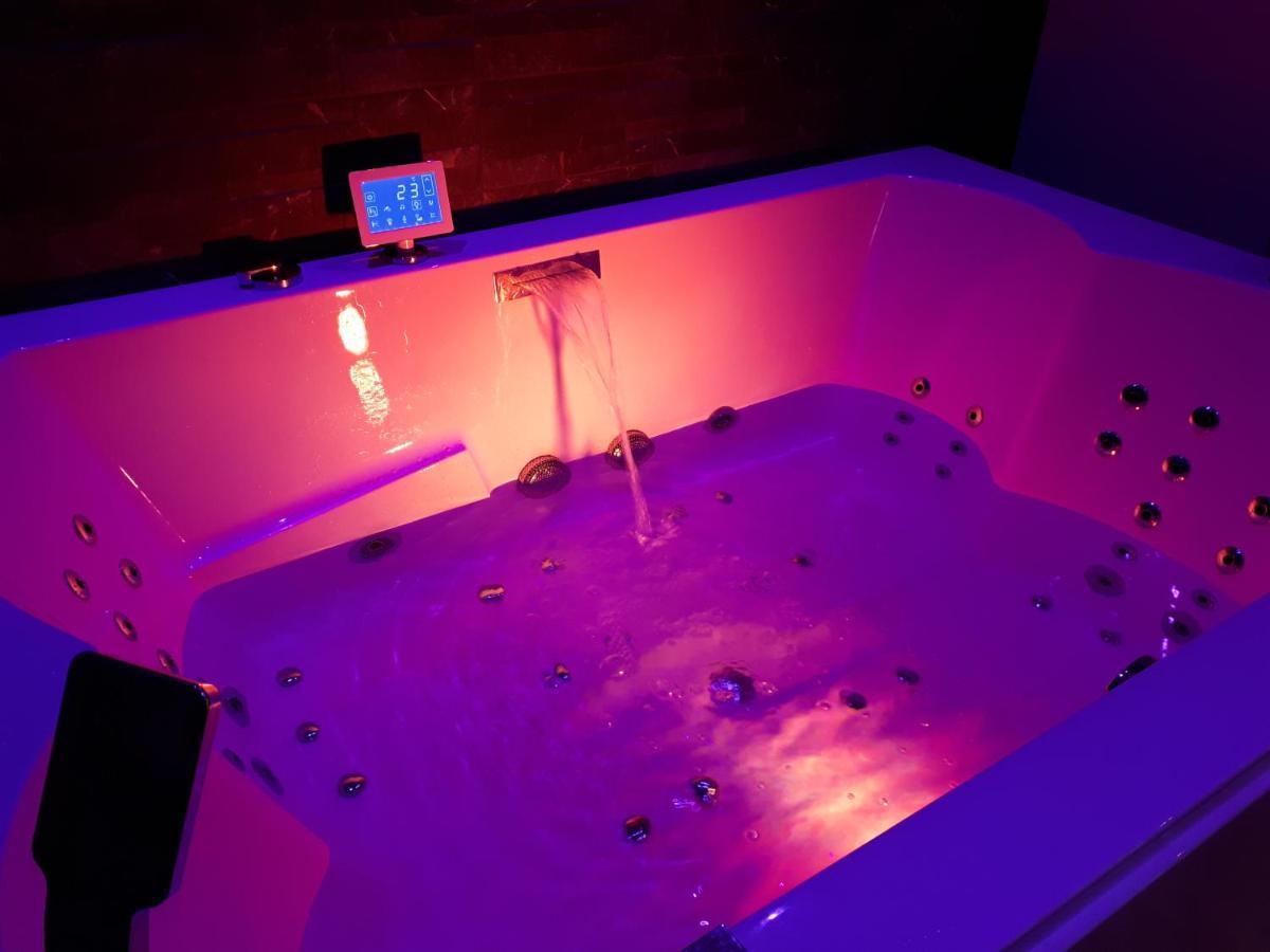 Spa Privatif Love Room, Le Hammam Et Bulles, Chez Nuits Chartraines 샤르트르 외부 사진