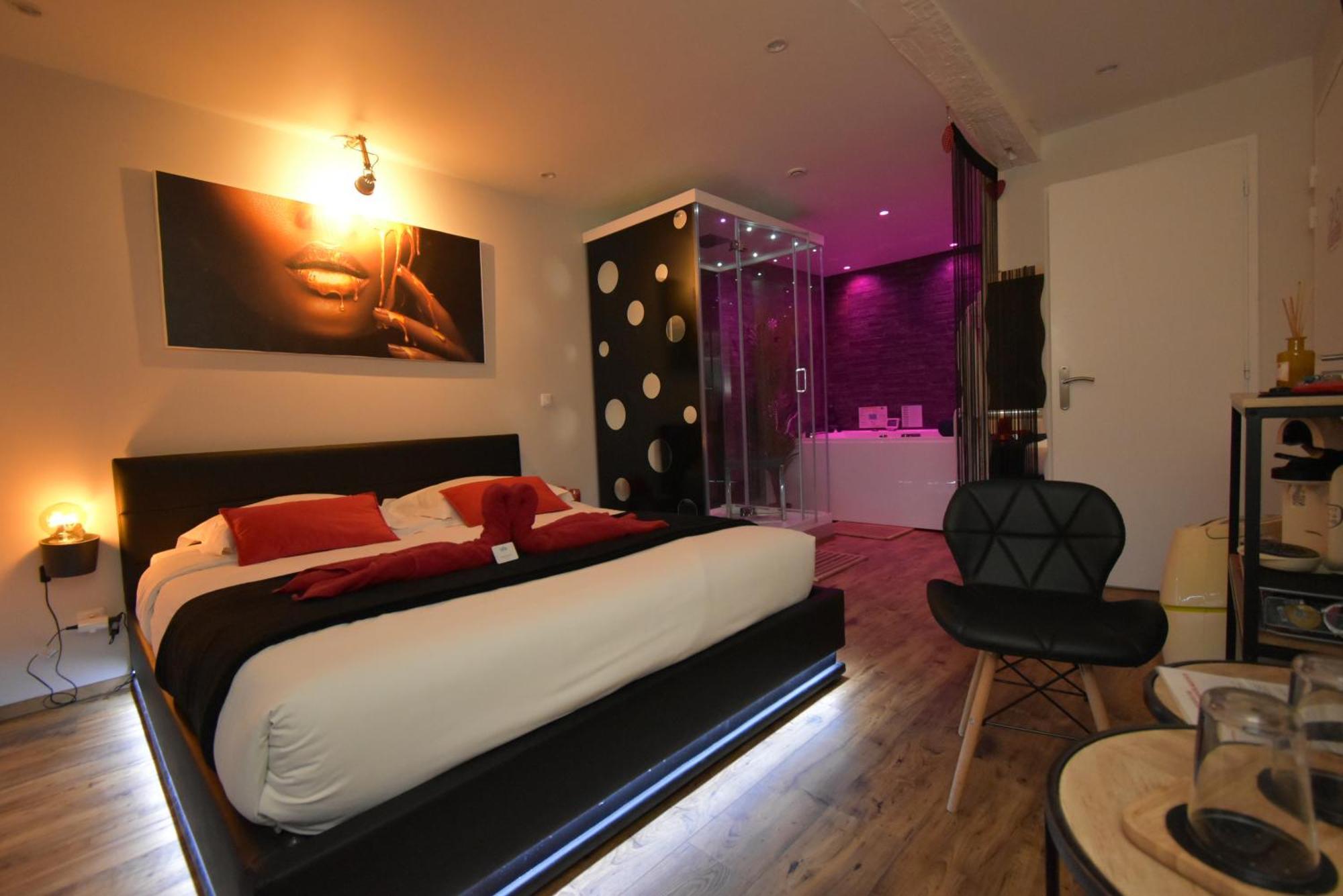 Spa Privatif Love Room, Le Hammam Et Bulles, Chez Nuits Chartraines 샤르트르 외부 사진